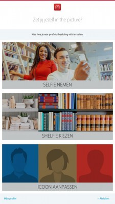 Scherm uit de expo 'Conn3ct: Impact van drukpers en sociale media' Keuzescherm met opties Selfie, Shelfie en Icoon aanpassen