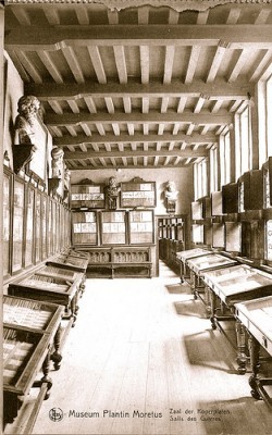 Museum Plantin-Moretus | Hal der koperplaten | Jaren 1930 (Bron: Flickr - Michiel2005) Museum Plantin-Moretus | Hal der koperplaten | Jaren 1930