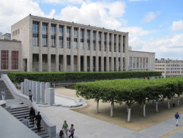 Foto van het gebouw van de Koninklijke bibliotheek van België