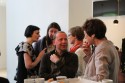 Pratende mensen op een receptie